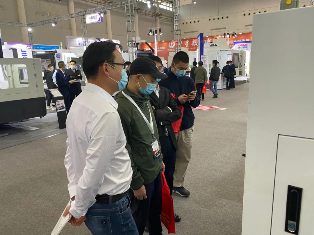 mg冰球突破精机武汉机床展